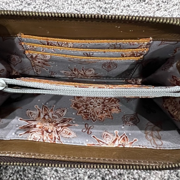Hobo Leather HONOR Wallet Color MINK Retails For  $118 Mid Size - Picture 5 of 7